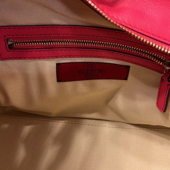 Raspberry Pink Valentino Rockstud tote - Picture 4 of 7